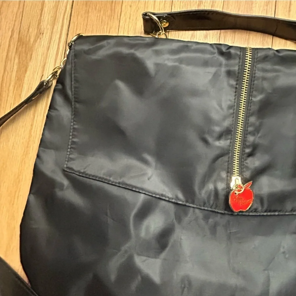 Vintage Apple Bottoms Black Shoulder Zipper Pouch/Bag